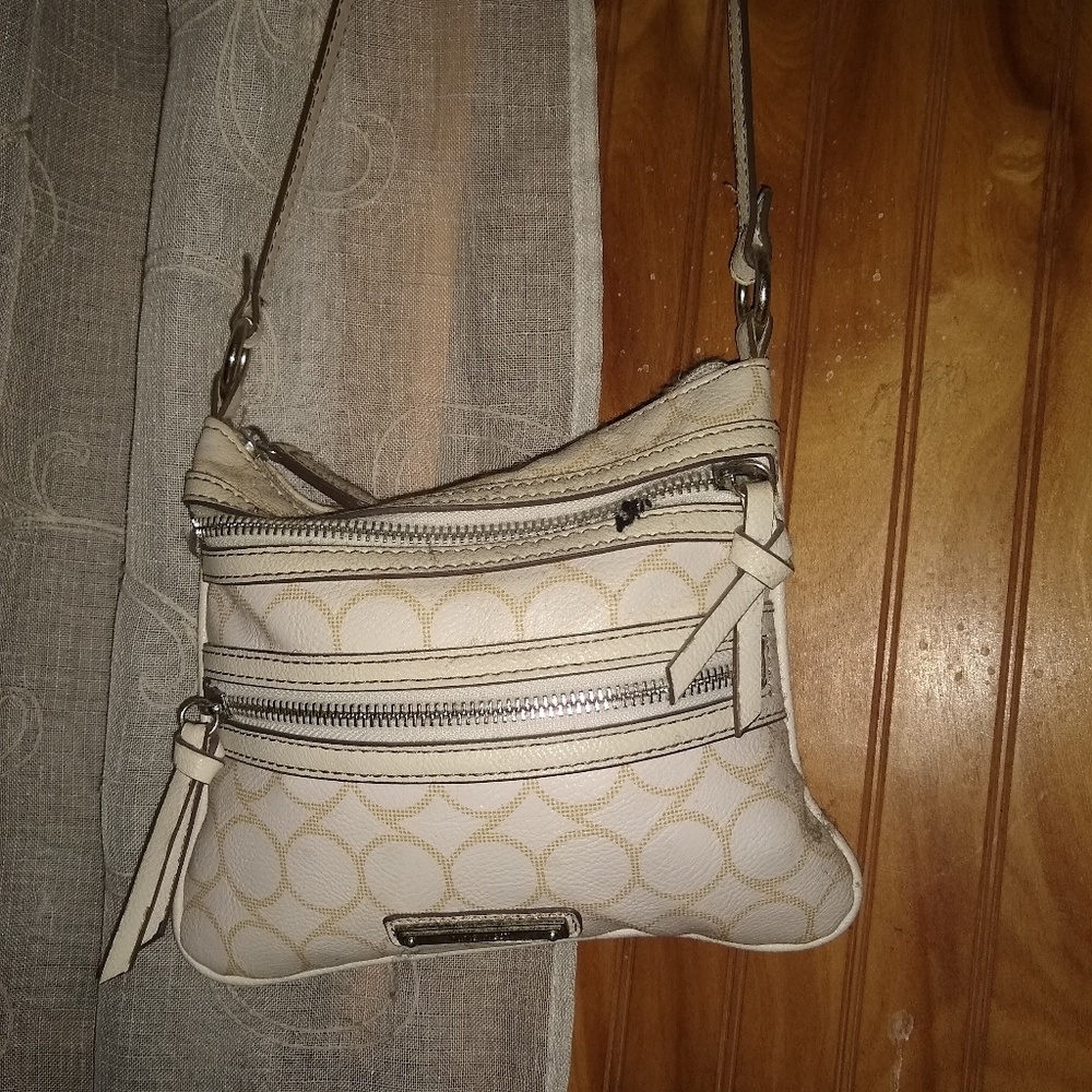I am Sell A Nine West Crossbody Pruse.